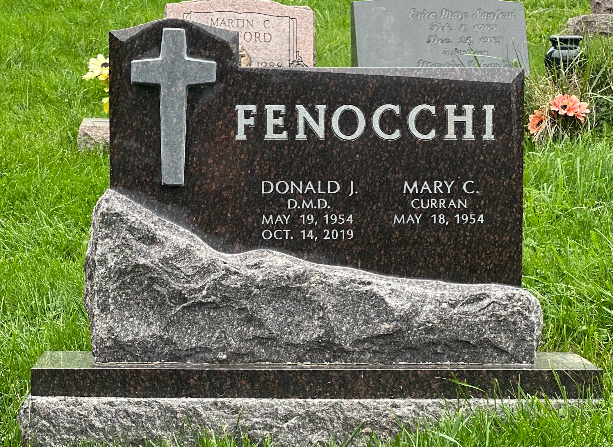 Fenocchi upright monument with cross