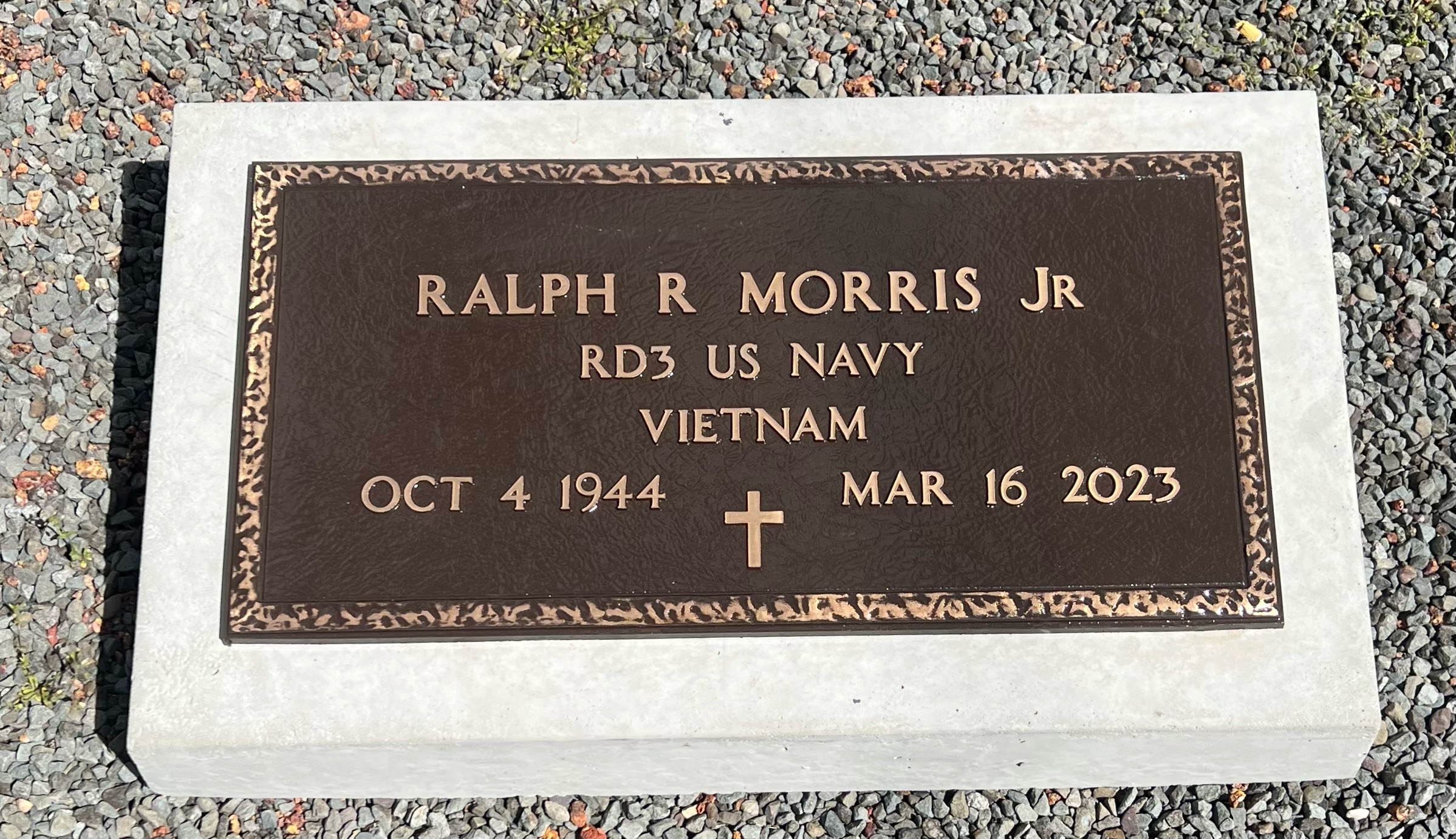 Morris veteran marker with bronze plaque