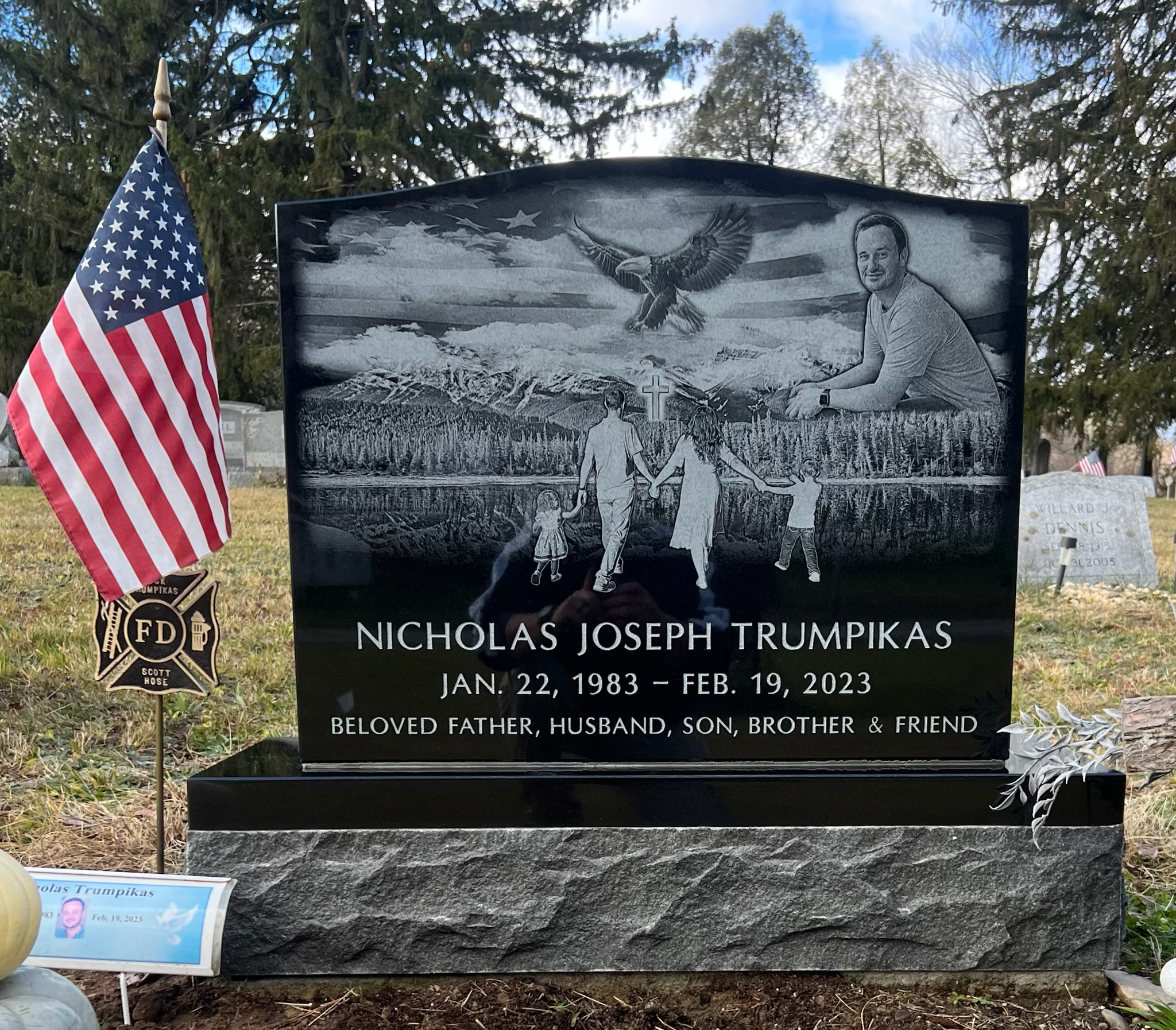 Trumpikas monument with etched portrait